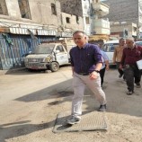 خلال نزول ميداني.. الجاوي يوقف عدد من المخالفين لتراخيص البناء في المعلا..