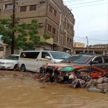 شاهد بالصور.. الفيضانات التي اجتاحت شوارع المكلا وخلفت اضرارا كبيرة