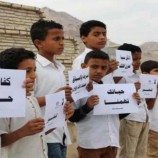 طلاب ثانوية أبي بكر في المكلا يوعون سائقي الدراجات النارية