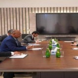 الرئيس الزُبيدي يبحث مع السفير الأمريكي مستجدات الأوضاع الإنسانية والسياسية في بلادنا