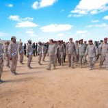 رئيس هيئة العمليات وقائد المنطقة العسكرية الثانية يتفقدان دورات الاستجداد في معسكر لواء الريان بالمكلا