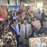 المحافظ بن الوزير يفتتح معرض التسوق الرمضاني الرابع بمدينة عتق