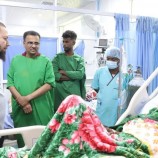 الأمين العام لمحلي حضرموت يطمئن على صحة الشاعر المعروف والنجم الرياضي عبدالله مقادح