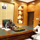 محافظ حضرموت يتابع مشروع الأبراج لتحسين الجهد الكهربائي