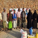 بتوجيهات من الرئيس الزُبيدي..  انتقالي سقطرى يدشن توزيع السلال الغذائية على أسر الشهداء والمحتاجين بالمحافظة