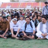 رئيس انتقالي لحج يؤدي صلاة عيد الفطر مع جموع المصلين في مدينة الحوطة ويزور النقاط الأمنية في المحافظة