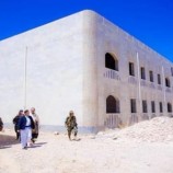 المحافظ بن الوزير يتفقد مشروع الوقف الخيري في عتق