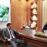 محافظ حضرموت يناقش خطط تطوير الكوادر البشرية بالقطاعات العسكرية