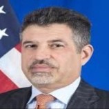 السفير الأمريكي : ضرباتنا تستهدف قدرات الحوثيين