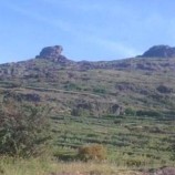 مليشيا الحوثي تعسكر معالم تاريخية وتعرضها للقصف الأمريكي