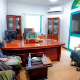 اللواء بن بريك يلتقي قائد المنطقة العسكرية الثانية ومدير أمن ساحل حضرموت