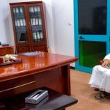 اللواء بن بريك يلتقي الشيخ الشرفي ورئيس غرفة حضرموت التجارية