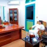 اللواء بن بريك يلتقي شيوخ قبائل الصيعر