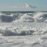 أجواء حارة وتحذيرات للمواطنين والصيادين من اضطراب البحر