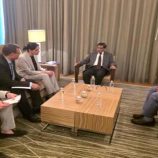 البحسني يدعو المملكة المتحدة لدعم مجلس القيادة والحكومة