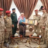 قائد المنطقة العسكرية الثانية يكرّم اللواء الركن عبدالرحيم عتيق بدرع الوفاء