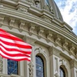 واشنطن تحذر من التعامل مع موانئ الحوثيين وتلوّح بعقوبات على الكيانات المتورطة