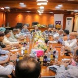 وزير النقل يتابع سير العمل بمؤسسة موانئ خليج عدن