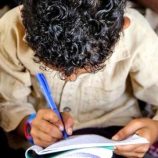 الحوثيون يمنعون تدريس الإنكليزية قبل الصف الرابع