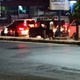 حادث مروري مروع عند إشارة أربعين شقة في المكلا بسبب تواجد متسولين وبائعي مناديل