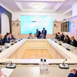 رئيس مجلس القيادة الرئاسي اليمني يلتقي رئيس مجلس الدوما الروسي في #روسيا