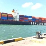 ميناء عدن يستقبل باخرة عملاقة قادمة من الصين