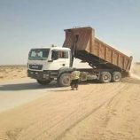 طرق المهرة تزيل الرمال من خط الدرو الدولي