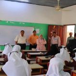 مدير عام خور مكسر عواس الزهري يتفقد سير امتحانات الثانوية العامة بالمديرية