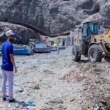 بن جرادي يطلع على أعمال حملة نظافة ساحل صيرة