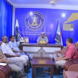 رئيس انتقالي وادي وصحراء حضرموت يلتقي برئيس فرع اتحاد السباحة والألعاب المائية