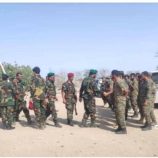 أركان قوات الحزام بلحج يقوم بزيارة عيدية للقطاعات والنقاط الأمنية ويشيد باليقظة الأمنية للجنود المرابطين