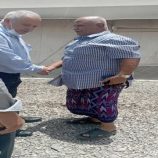 مدير صحة عدن يتفقد المرافق الصحية في المعلا خلال زيارة عيدية