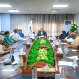 وزير النقل يتفقد سير العمل بمطار عدن الدولي ويعقد اجتماعاً بقيادته