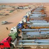 100 شاحنة تحمل أبراج نقل الطاقة إلى المحطة الشمسية في شبوة