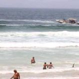 خفر السواحل بحضرموت ينقذ 12 شابًا من الغرق في سواحل المكلا