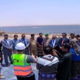 رئيس انتقالي شبوة يتفقد مشروع الطاقة الشمسية بمديرية عتق