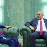 الرئيس الزُبيدي يشدد على تسريع وتيرة الأداء الحكومي في القطاعين الاقتصادي والخدمي