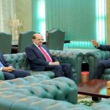 الرئيس الزُبيدي يطّلع من وزير الخارجية على سير عمل البعثات الدبلوماسية