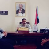 رئيس تنفيذية انتقالي أبين يناقش تحسين الأداء الخدمي في خنفر