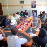 السلطة المحلية ومنظمة الإنقاذ الدولية يناقشان تفاقم مخاطر الهجرة غير الشرعية في شبوة