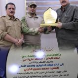 مدير أمن العاصمة عدن يكرّم قائد قوات الطوارئ والدعم الأمني تقديرًا لجهوده الأمنية.