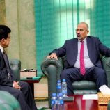 الرئيس الزُبيدي يطّلع من وزير النفط على جهود تشغيل مصافي عدن وتأمين وقود الكهرباء