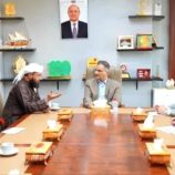 عدن.. المحافظ يناقش أوضاع العاملين في قطاع الأوقاف