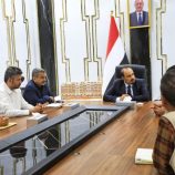 محافظ حضرموت يطلع على مخرجات ورشة عمل “مشروع تحسين الإدارة المتكاملة لمستجمعات المياه لحوض وادي حجر”