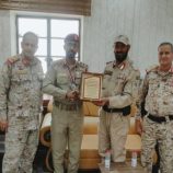 تكريم النقيب باجابر لتفوقه في دورة قادة الكتائب بعدن