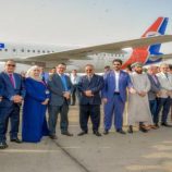 يستقبل طائرة جديدة .. وزير النقل يعلن قرب وصول أخرى