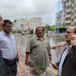 مأمور دارسعد يتفقد جهود شفط مياه الأمطار وتسيير حركة المرور بالمديرية