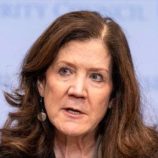 شيا: إيران تواصل تزويد الحوثيين بالصواريخ والمواد المستخدمة في مهاجمة السفن بالبحر الأحمر