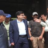 بن عفرار ومعاون يتفقدان أعمال إصلاح خط المياه الرئيسي المتضرر من السيول