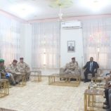 وزير الدفاع يترأس اجتماعاً للجنة الأمنية في محافظة سقطرى